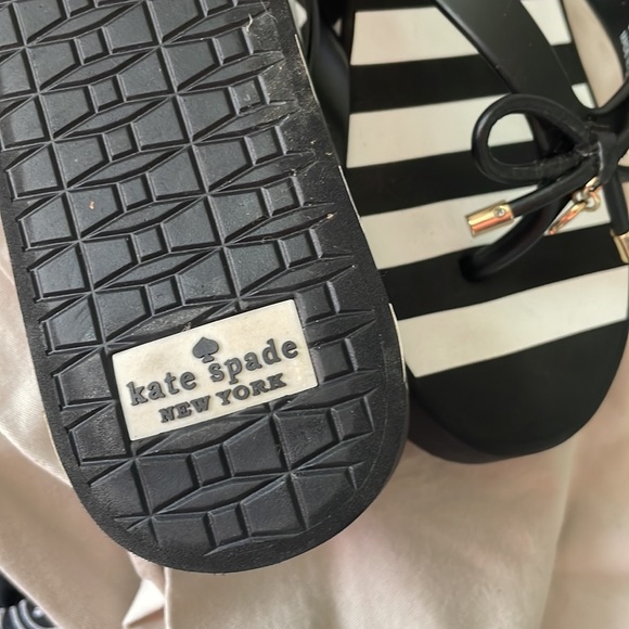 Kate Spade Rhett black and white striped platform wedge flip flops NWOT size 9 - Picture 6 of 8